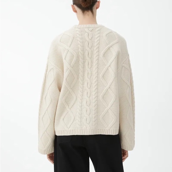 Stylish Arket 100% wool sweater - Picture 4 of 8